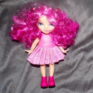 Rainbow High Littles – Magenta Monroe, doll